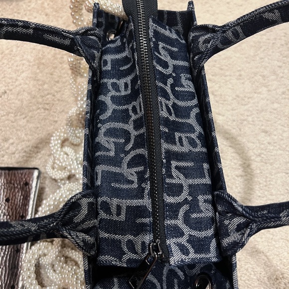 Tote bag with pearl chain - Picture 3 of 4